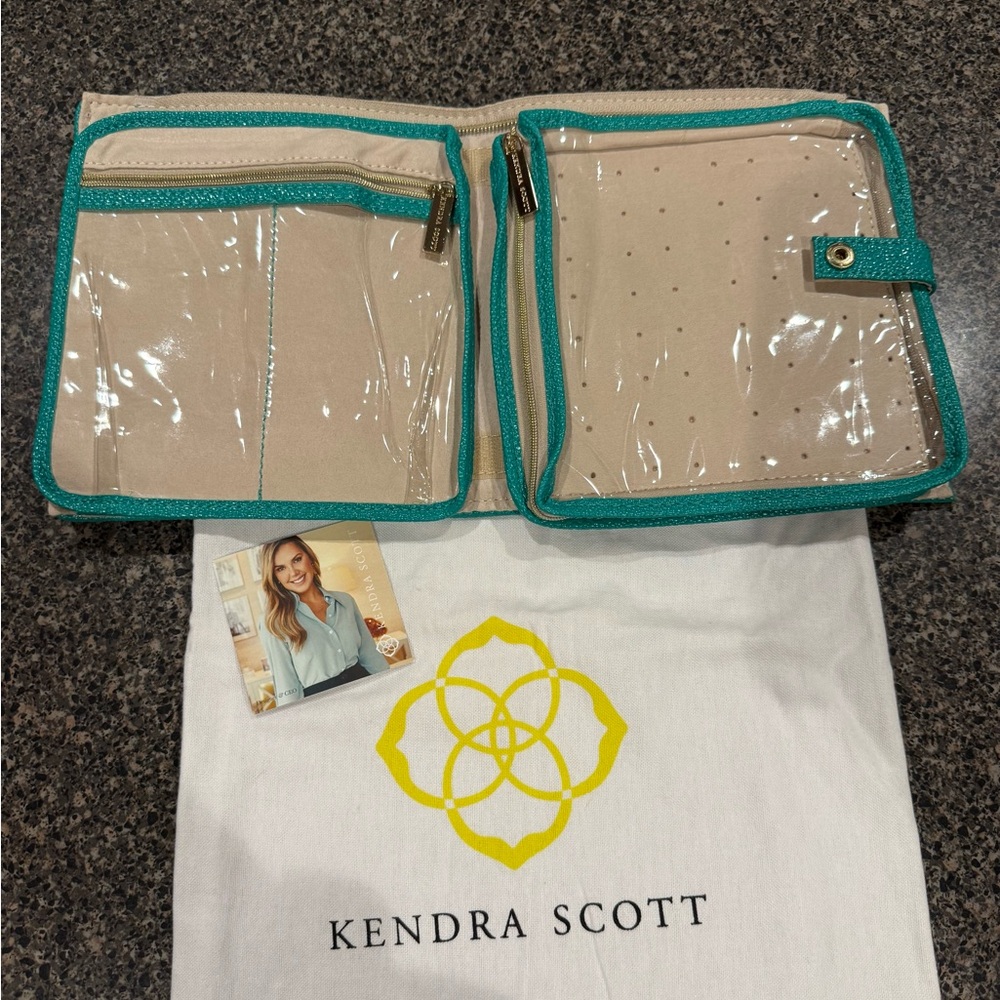 Retired Kendra Scott Zip Away Small Jewelry Organizer - Rare Dust bag included - Picture 5 of 12